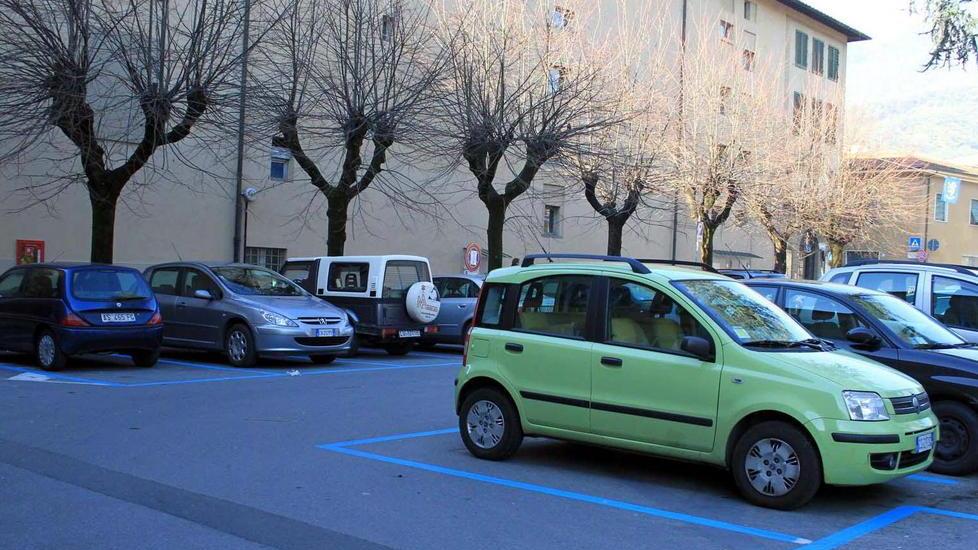 Disabili, parcheggio gratis anche negli “stalli blu”