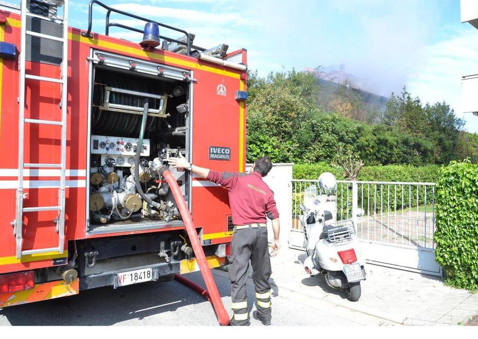 Fiamme dentro Villa Benelli Danneggiate due stanze