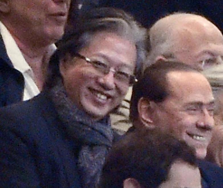 Vendita Milan, Berlusconi alla finestra 