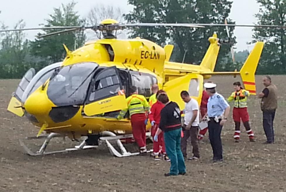Ragazzo ferito in modo grave per uno schianto all’incrocio