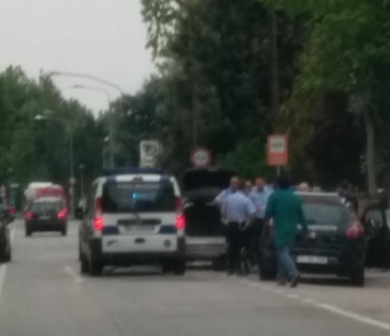 Semina il panico in auto per mezza città, preso 