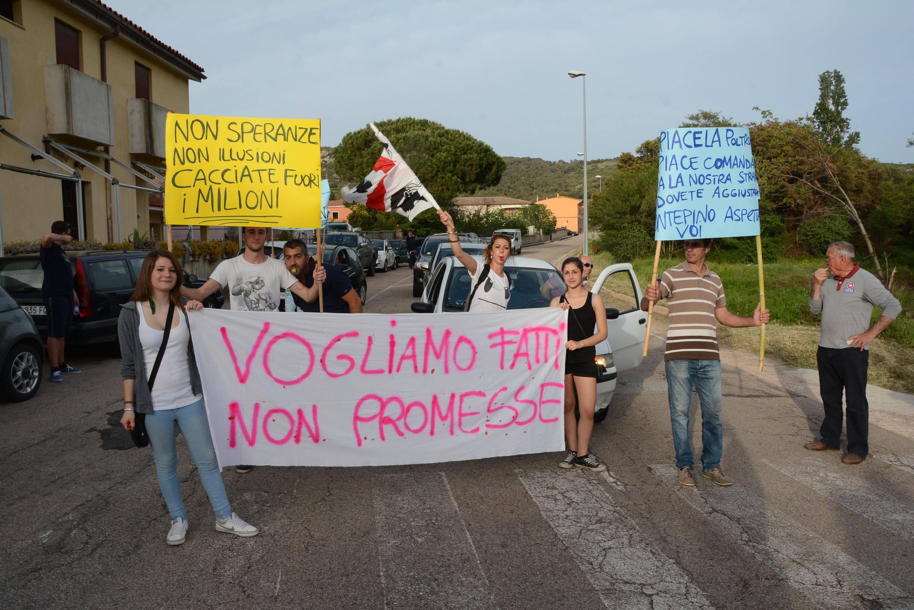 Manifestazione dei cittadini di Priatu per chiedere la riapertura della Olbia-Tempio 