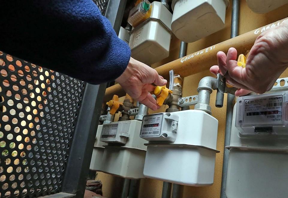 Contatori del gas piombati. Federconsumatori: «Iren ha violato la proprietà privata» 