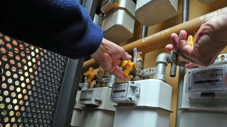 Contatori del gas piombati. Federconsumatori: «Iren ha violato la proprietà privata»