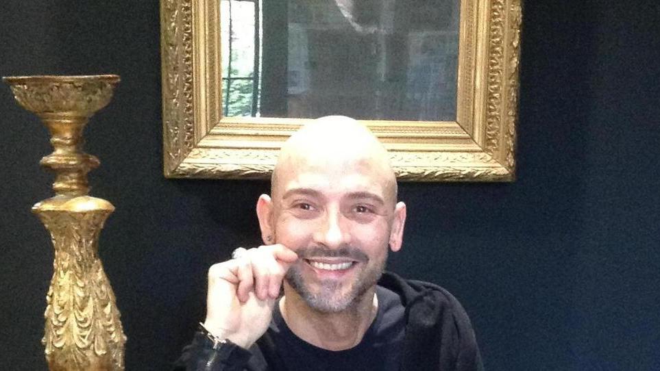 Bientina “old style” Alessandro s’inventa la vecchia barberia
