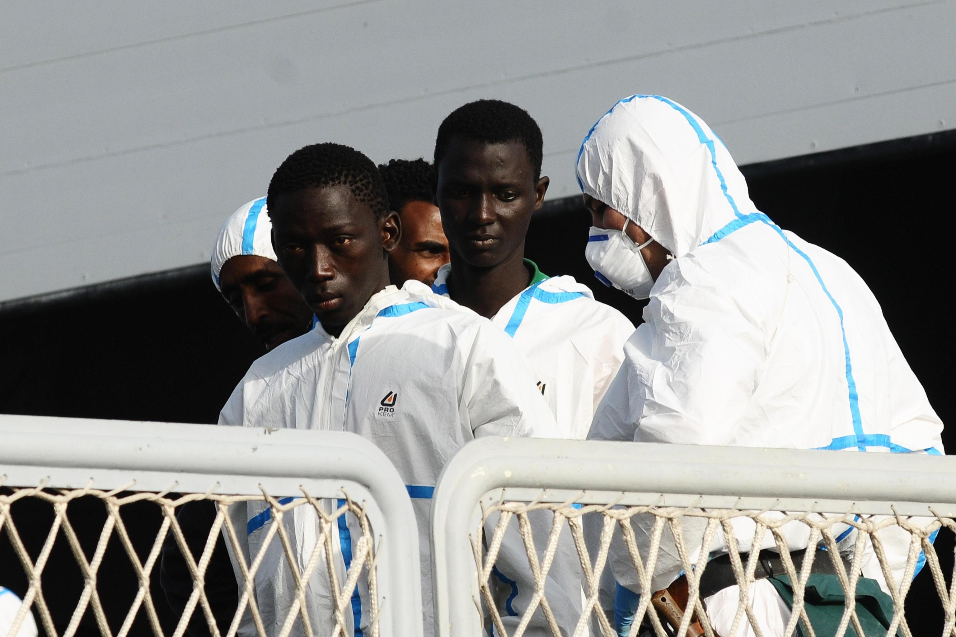 Trasferiti in Sardegna 150 dei 400 migranti sbarcati a Messina