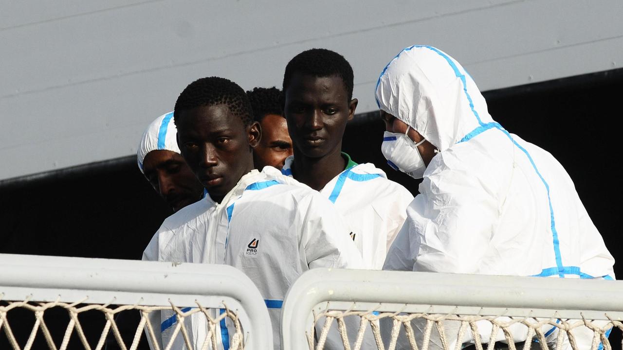 Trasferiti in Sardegna 150 dei 400 migranti sbarcati a Messina