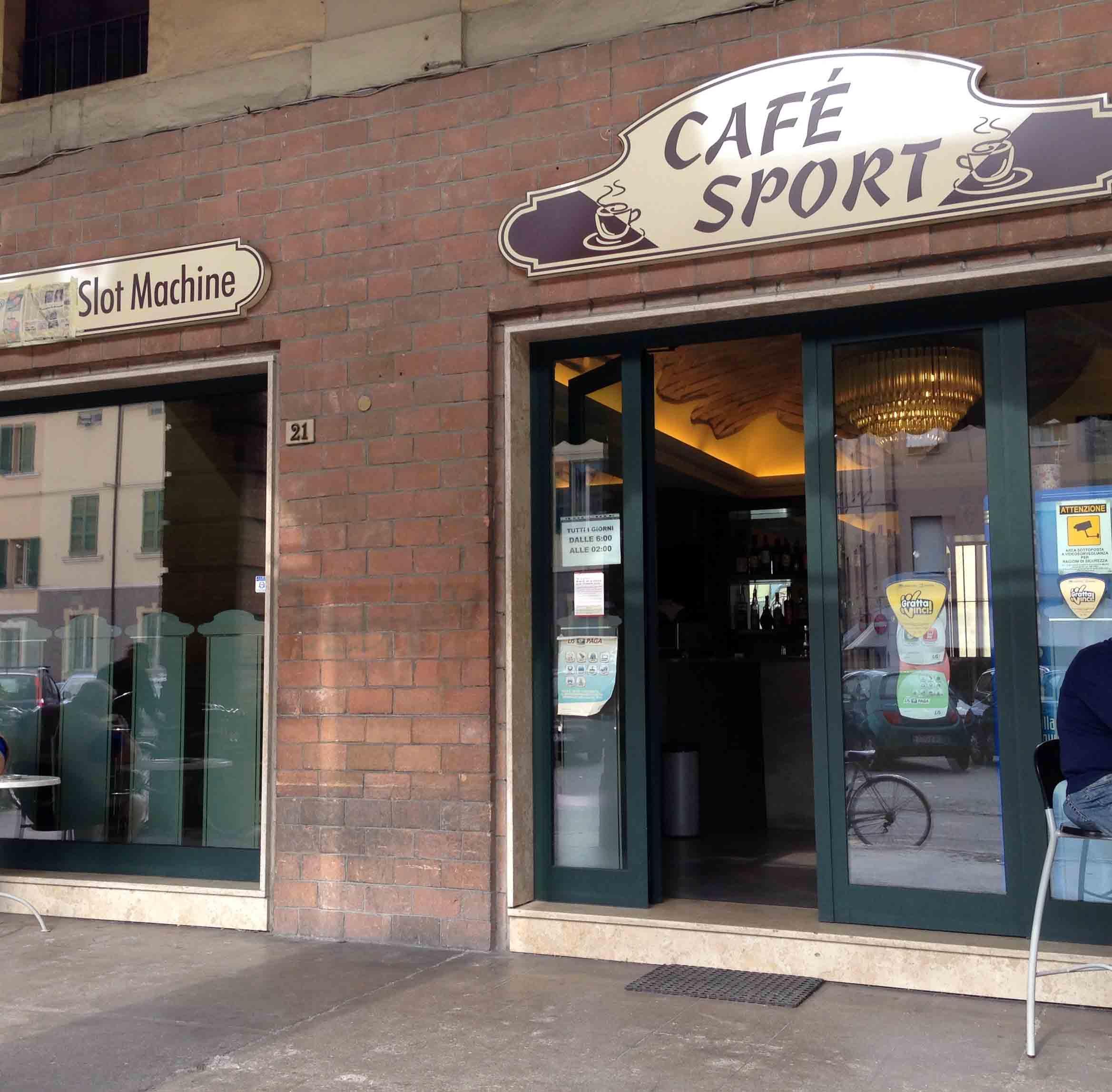 Assalto al bar della piazza, vuotate le slot