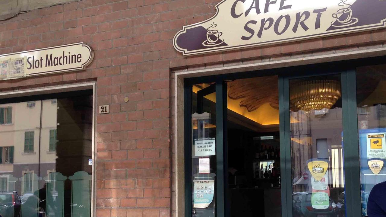 Assalto al bar della piazza, vuotate le slot