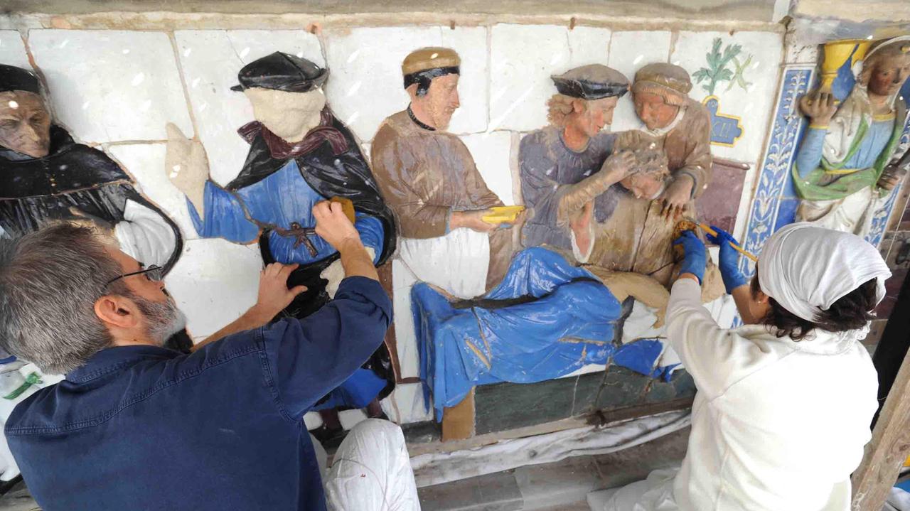 Pistoia, quasi concluso il restauro del fregio robbiano dell'ex Ceppo