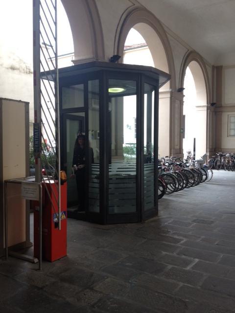 L'ingresso del tribunale 