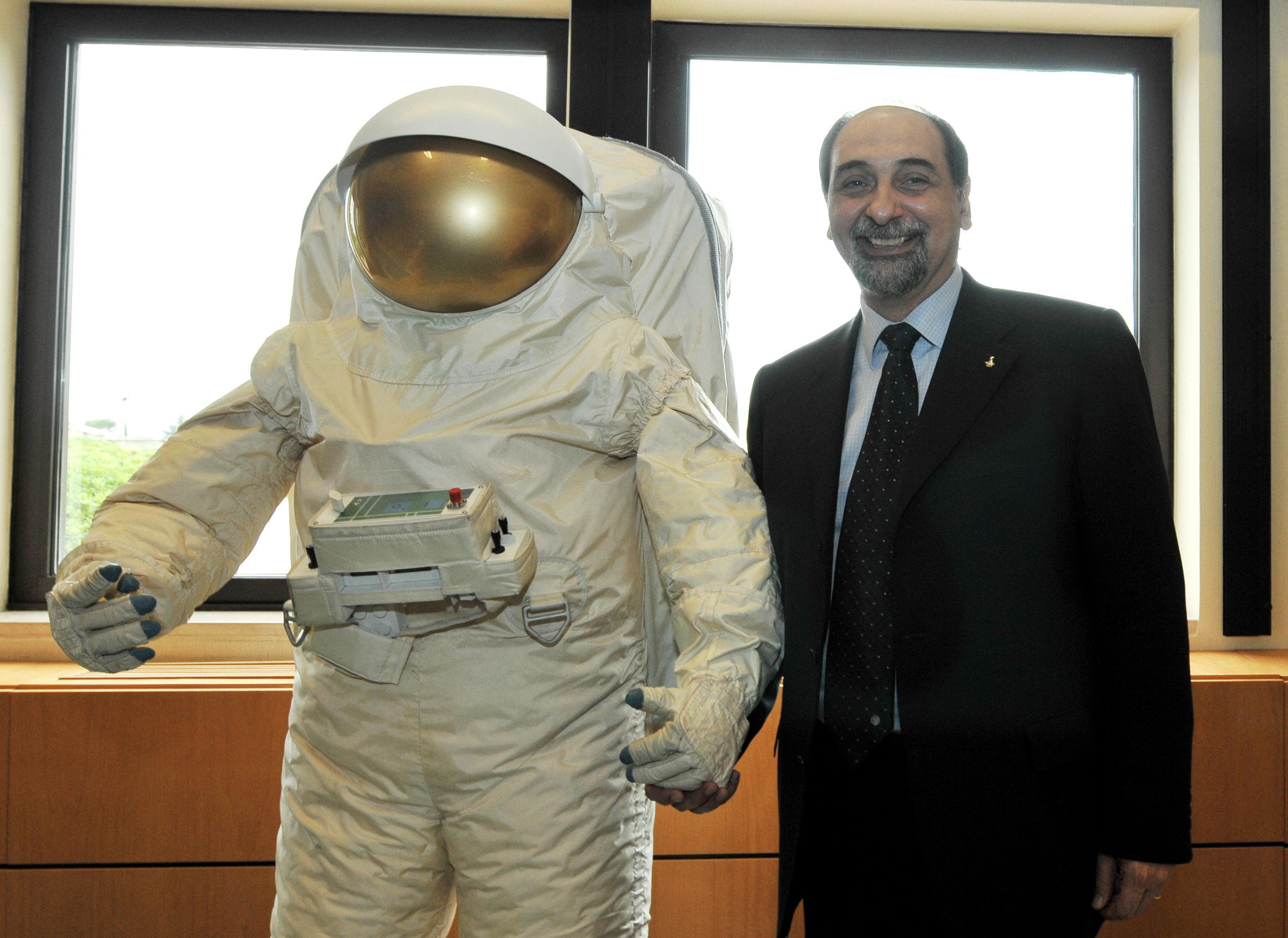 L'astronauta Umberto Guidoni al campus di villa La Magia