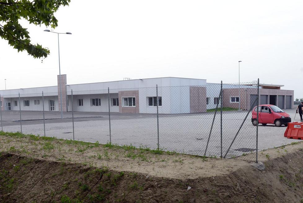 La gaffe di Finale: «Saranno allungati i garage per le ambulanze» 