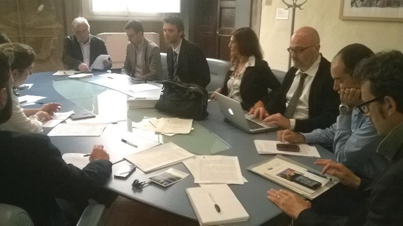 Gli addetti ai lavoroi con il presidente della Provincia Biffoni illustrano i dati sul lavoro ai giornalisti