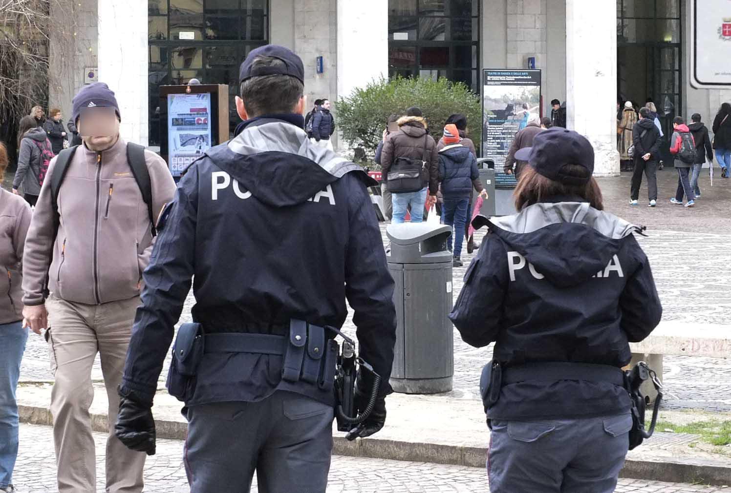 Polizia in zona stazione