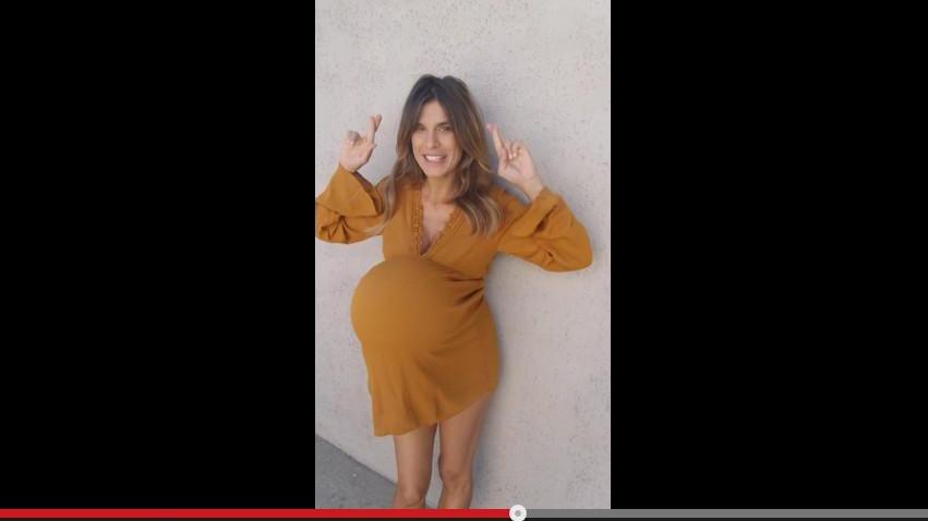 Elisabetta Canalis fa l'annuncio ufficiale su Youtube: "Sono incinta, aspetto una bambina"