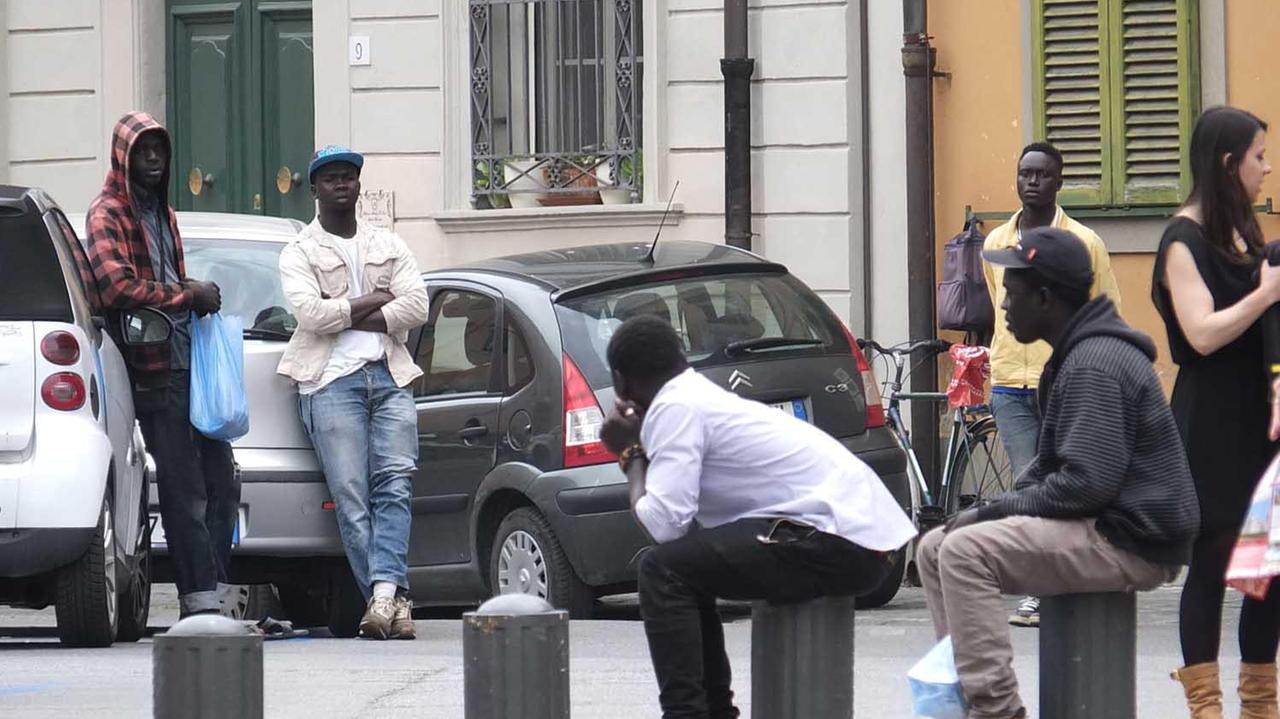 Alcuni parcheggiatori abusivi
