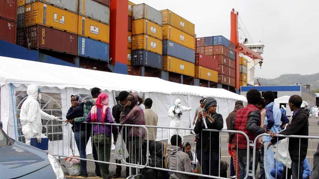 La Spezia, lo sbarco dei profughi