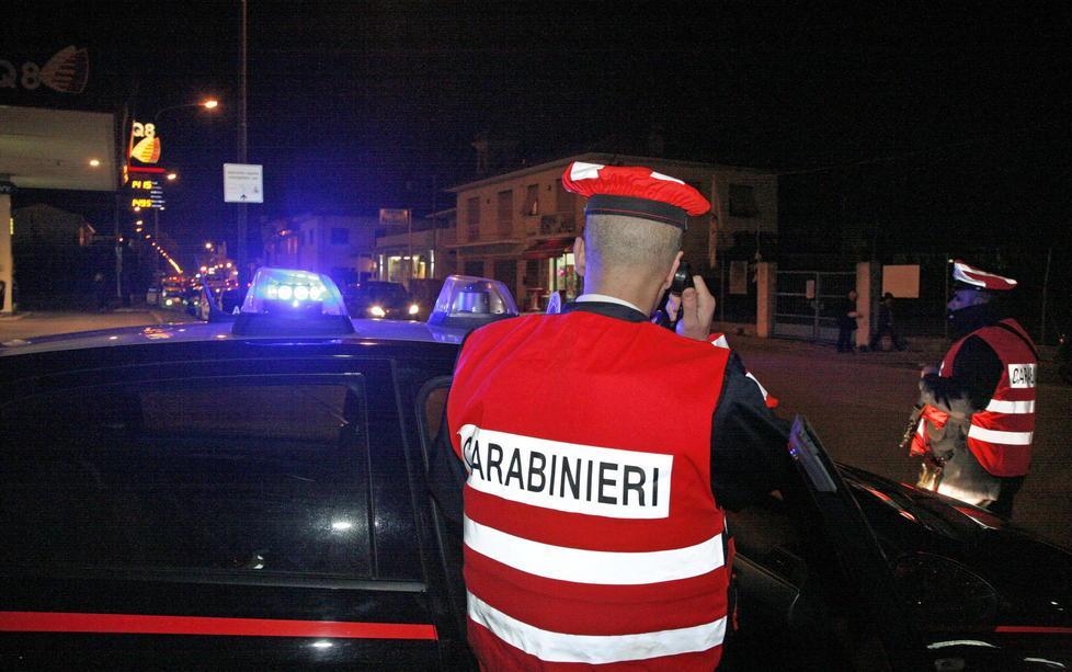 Minacce per ottenere foto erotiche 