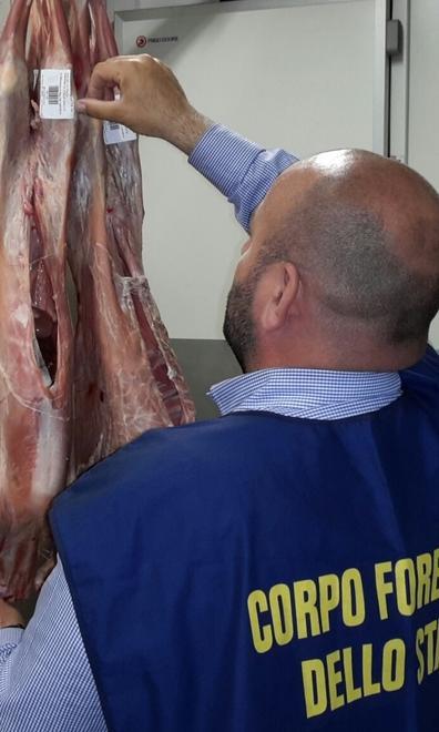 Vendevano agnelli con il falso marchio di qualità: sei denunce