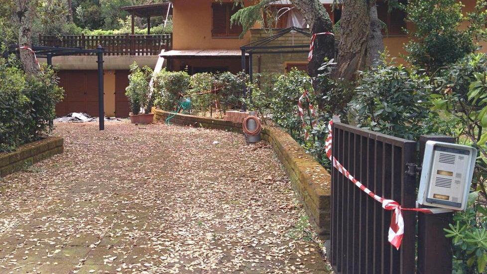Disperato il proprietario un pianto dirotto al suo arrivo