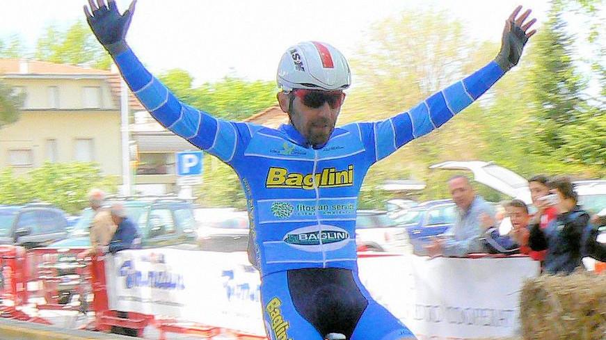 Baglini a braccia alzate all’arrivo della Mineraria