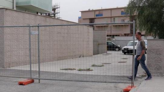 «Strada sbarrata, alle nostre case si arriva solo a piedi»