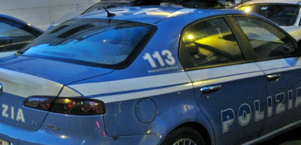Picchia la convivente davanti ai figli minori, arrestato