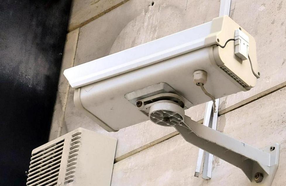 Il “Grande Fratello” nel cortile di casa tra diritti e limitazioni