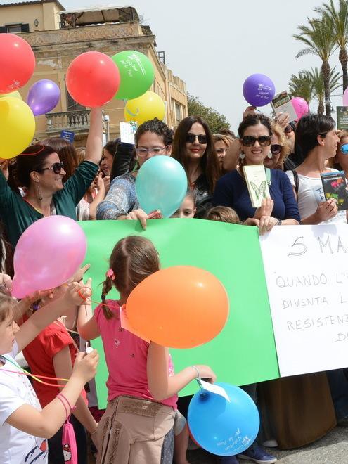 Flash mob e deserto nelle aule 
