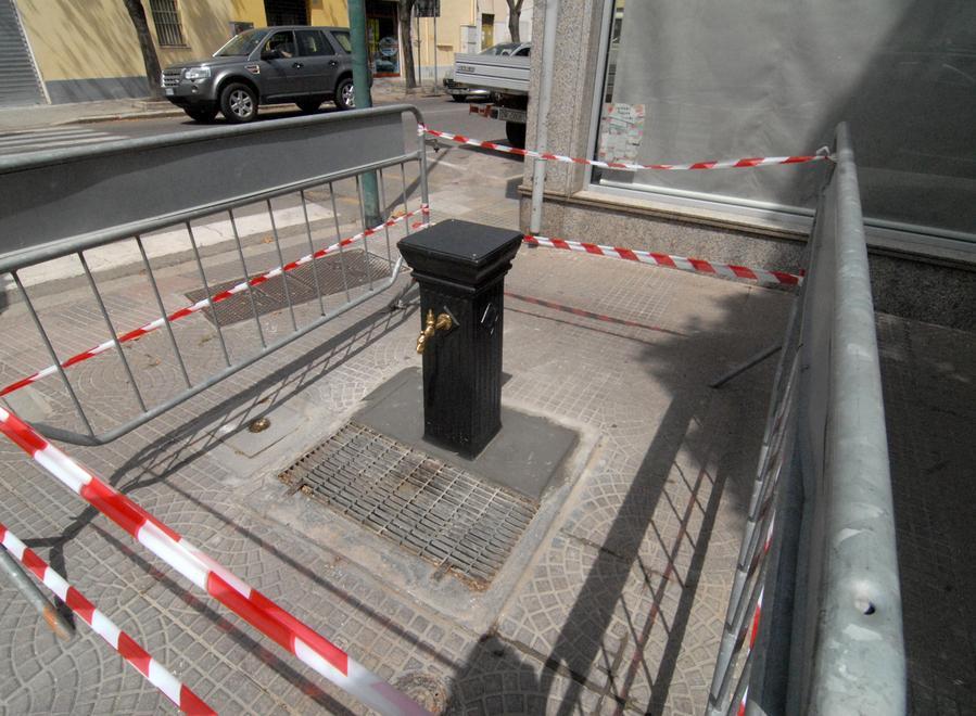 Dopo più di due mesi di attesa in via Tirso torna la fontanella