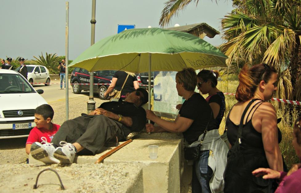 Carrozzine dei disabili fermano le ruspe 