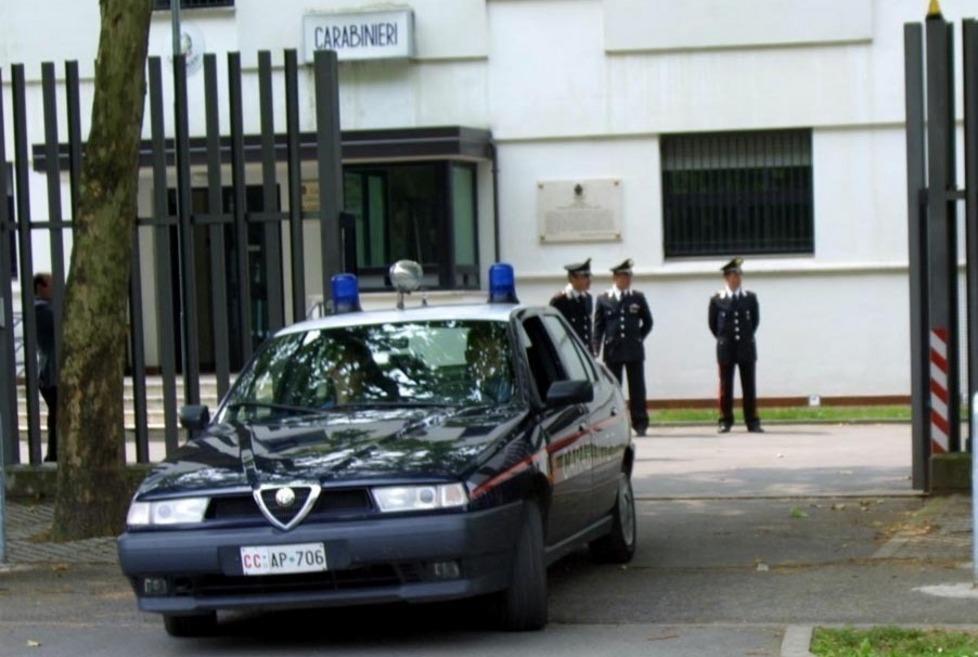 Giovane arrestato in un bar per danneggiamento e minacce