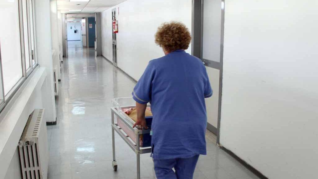 Un'infermiera in ospedale (Foto d'archivio)