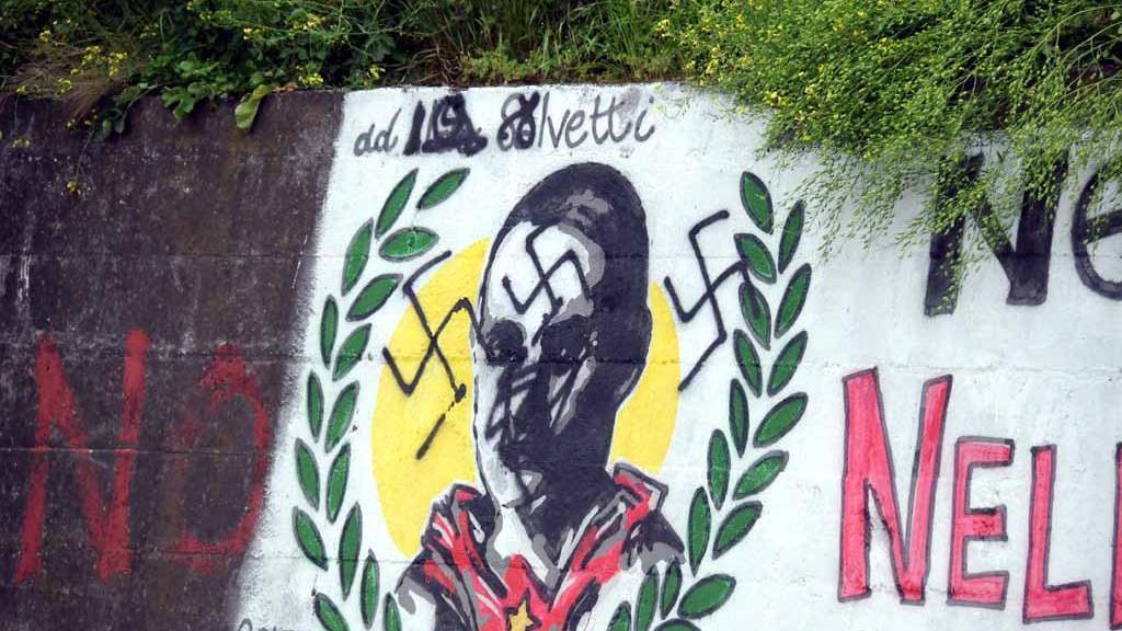 Massa, scritte naziste sul murale dedicato al partigiano Salvetti