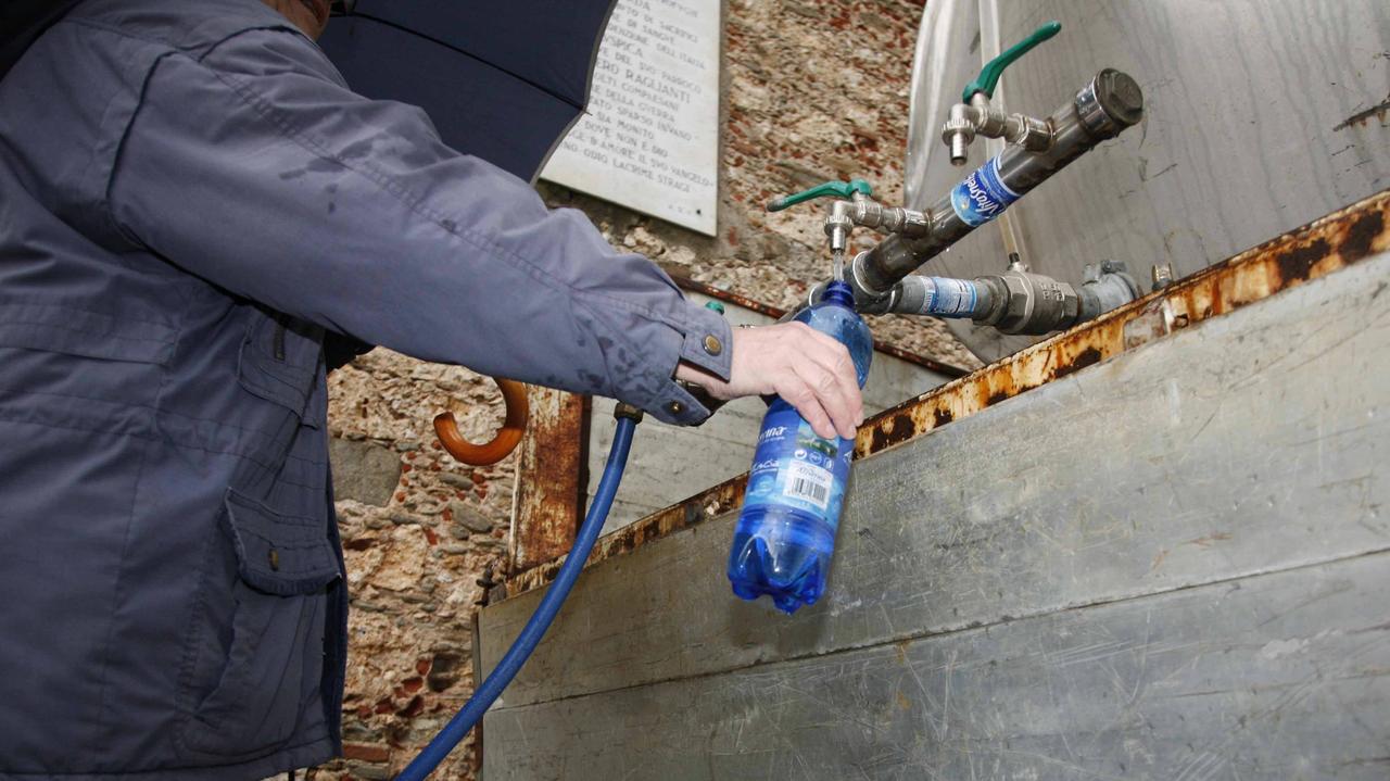 Si preleva acqua potabile