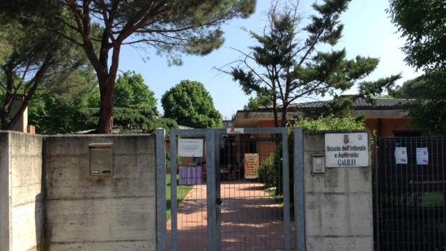 L'istituto comprensivo Galilei visistato dai ladri di merendine (foto Batavia)