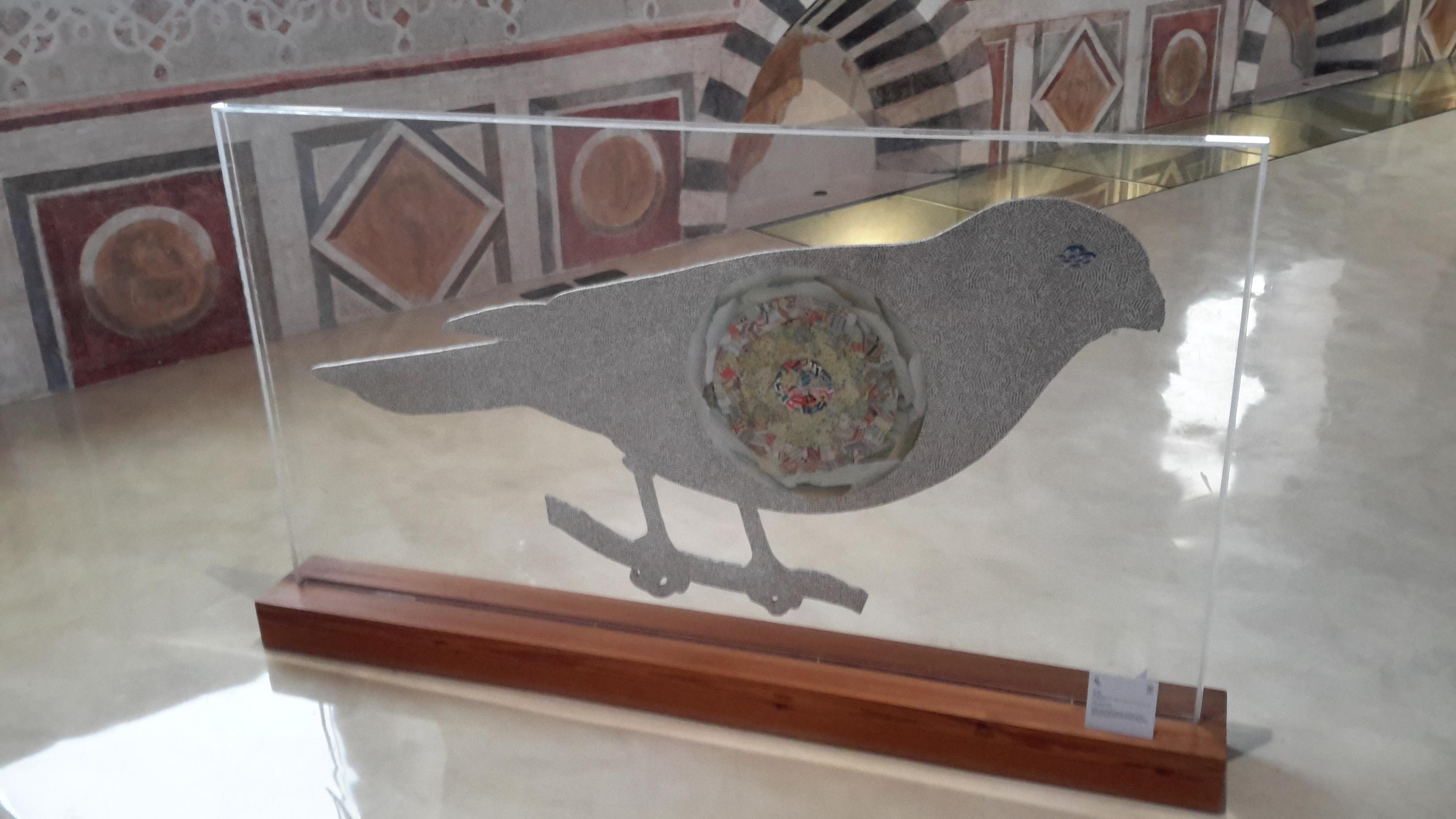 Una delle opere di Jiri Kolar esposte al Museo di pittura murale