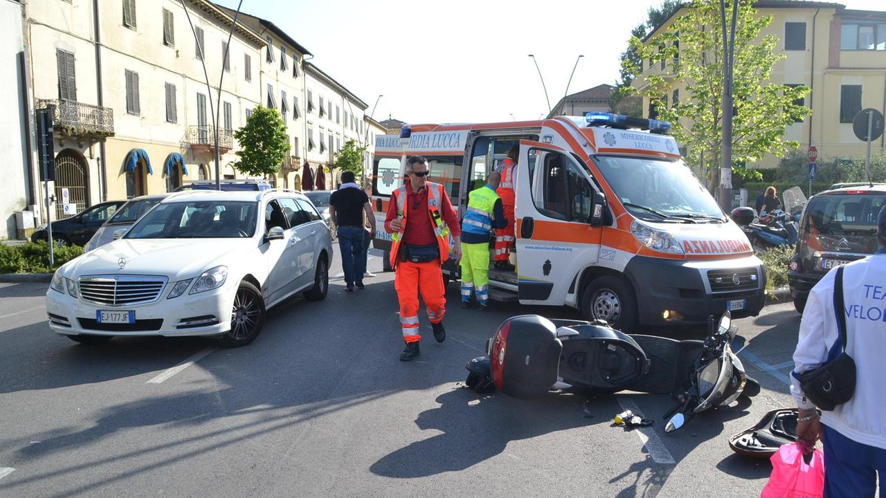 Un'immagine dell'incidente in viale Castracani