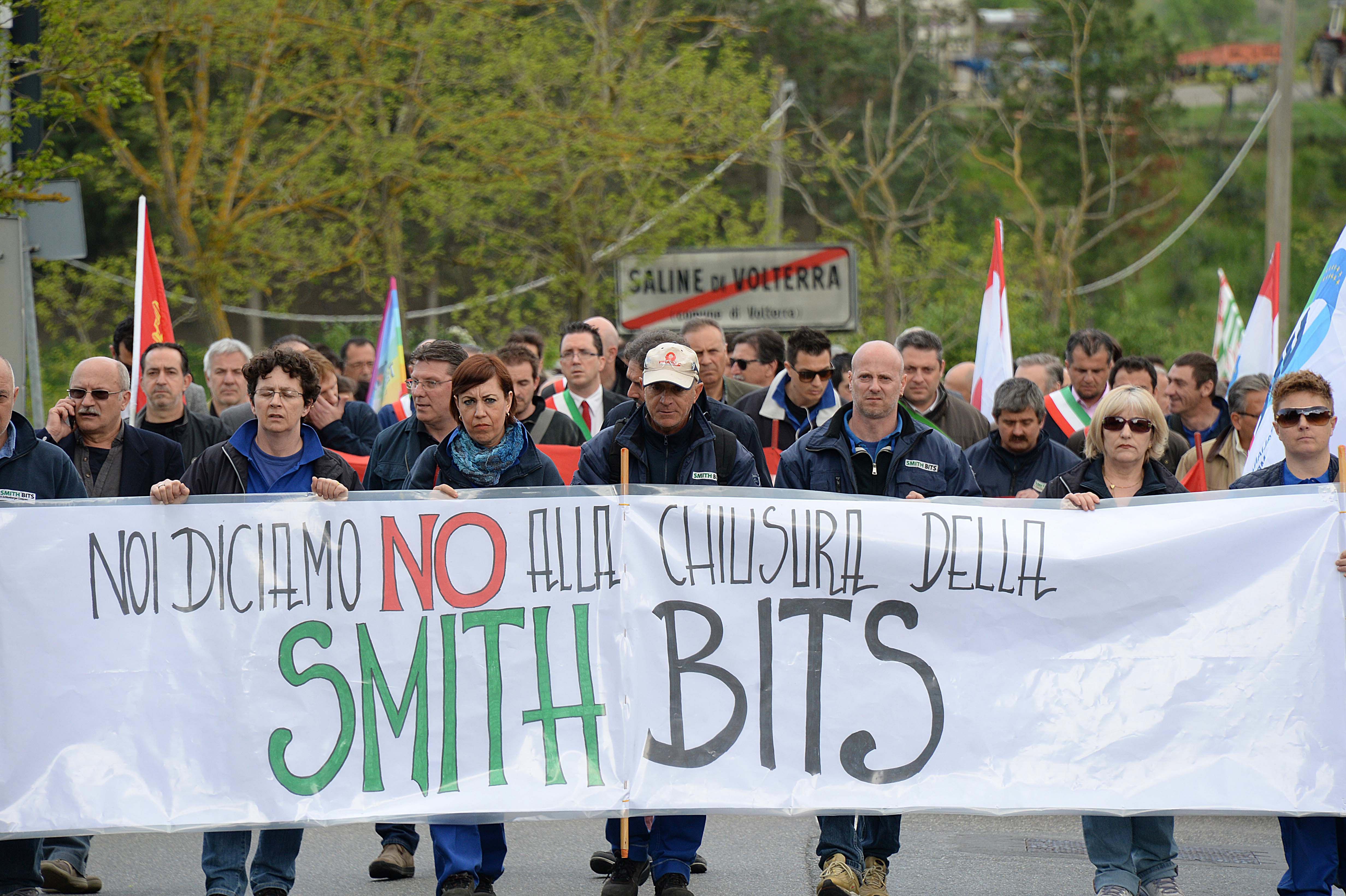 Una manifestazionoe di protesta a difesa dei lavoratori della Smith (foto Silvi)