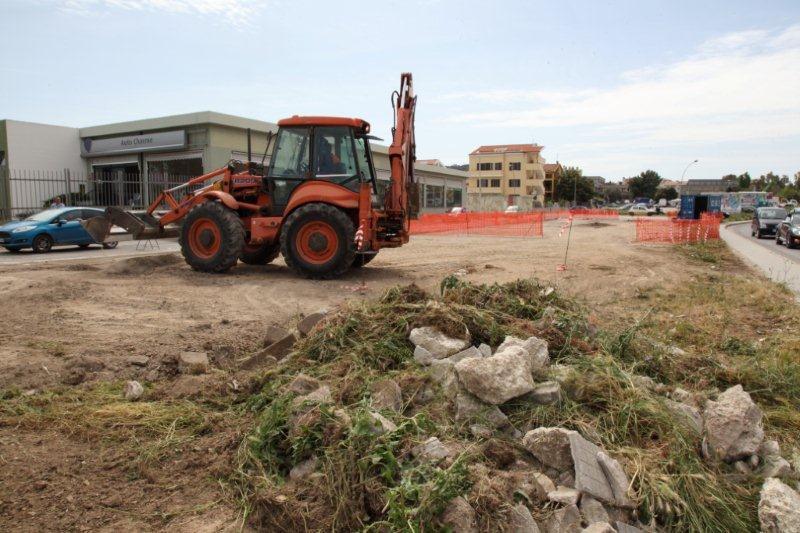 I lavori per la realizzazione della nuova rotatoria all'ingresso di Alghero