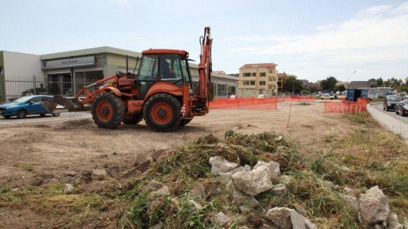 I lavori per la realizzazione della nuova rotatoria all'ingresso di Alghero
