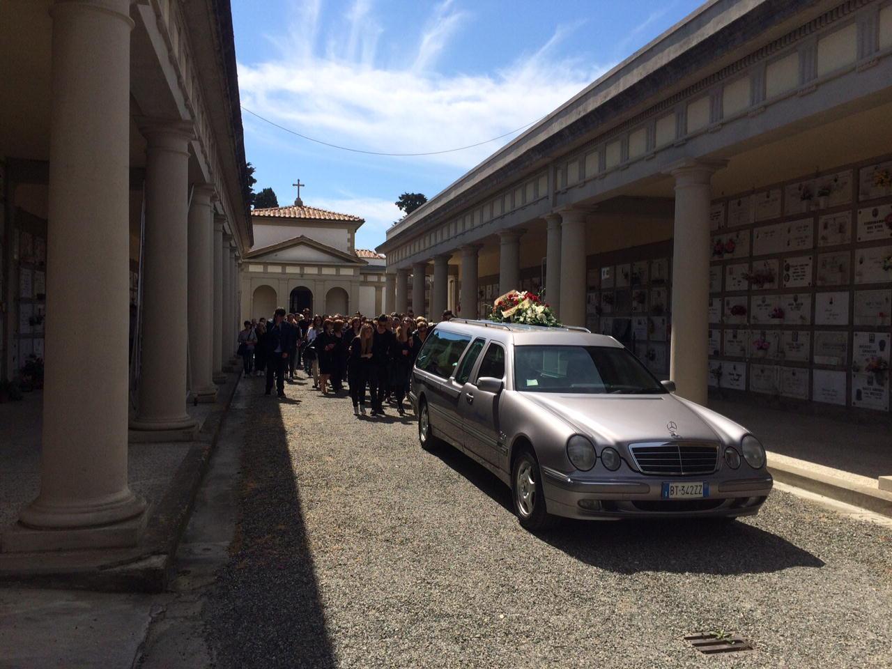 Un momento del funerale di Mario Paolo Pardo