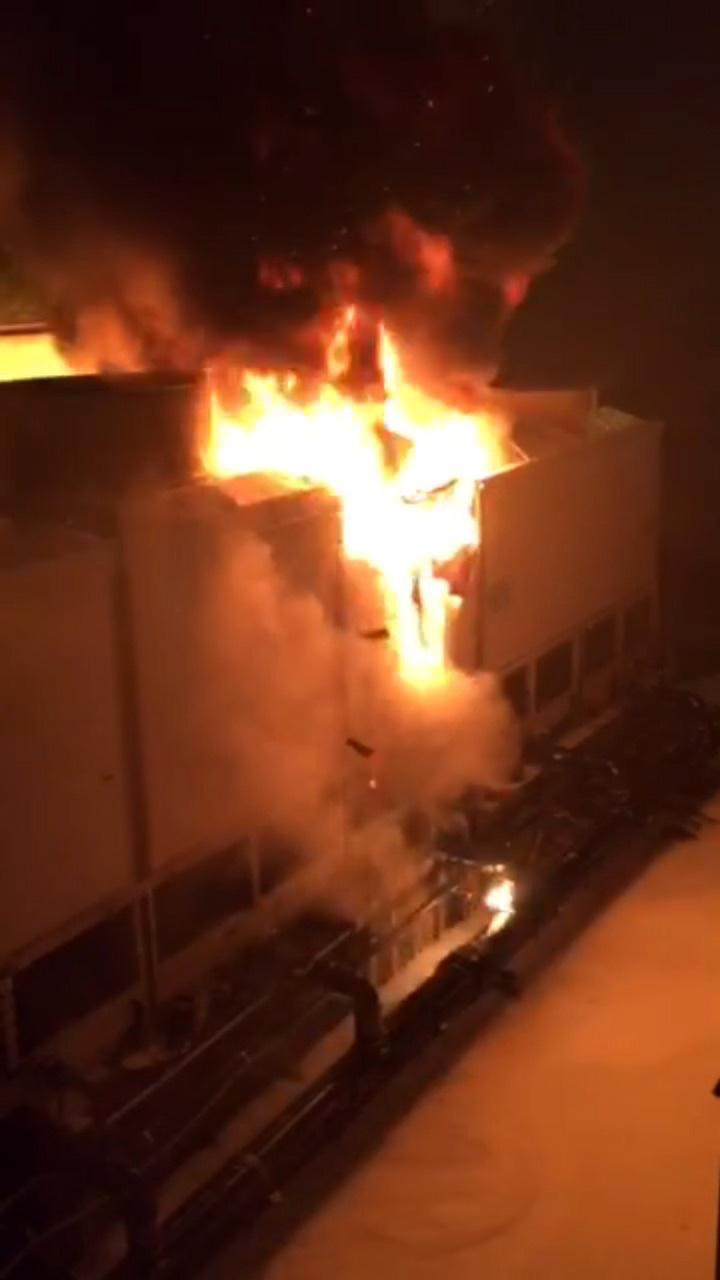 L'incendio nell'aeroporto di Olbia (foto Gavino Sanna)