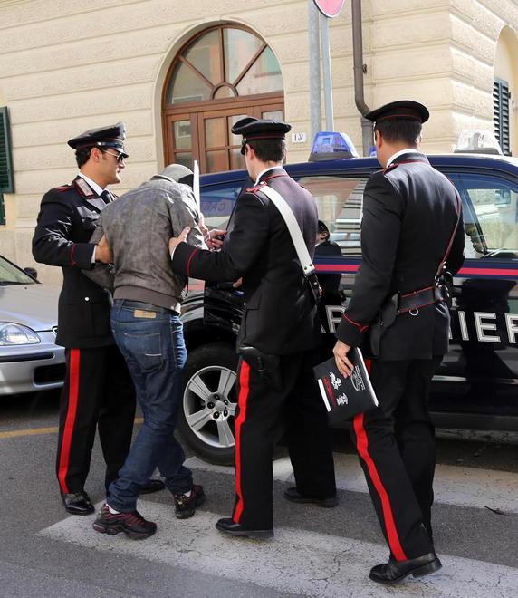 Tre arresti per un furto di pancali in due aziende