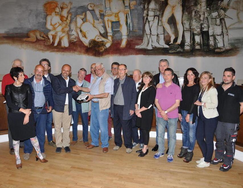 Consegnato il primo defibrillatore 