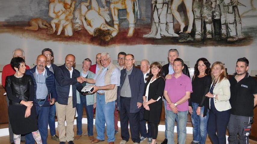 Consegnato il primo defibrillatore