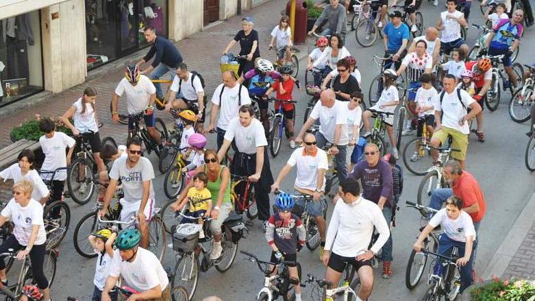 Grandi e piccoli per un giorno in giro sui pedali