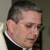 Violenze sessuali su minori prete finisce in manette 