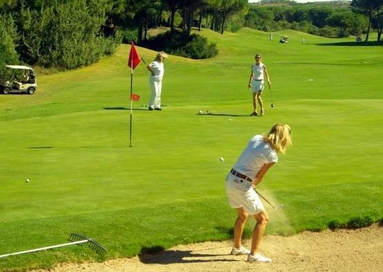 Golf a Is Arenas, la lite dietro la serrata 